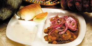 Aloo Tikki with Chole (12 Pcs)