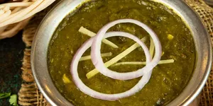 Makkai Ki Roti & Sarsoon Ka Saag Combo
