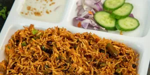 Tava Pulav & Raita Combo
