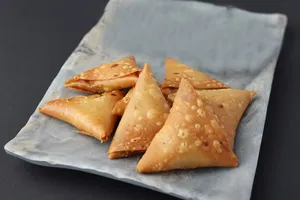 Vegetable Samosa 6 Pcs