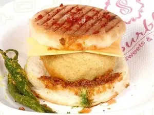 Amul Butter Vada Pav