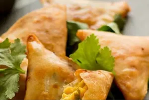 Chana Dal Samosa (1 Pc)