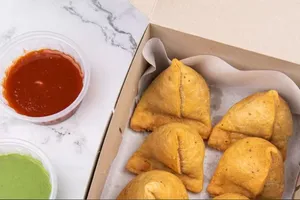 Chicken Samosa Platter (6 Pcs)
