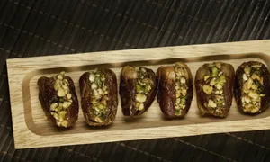 Dates & Nuts 7 Pcs