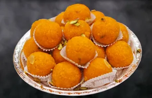 Boondi Laddoo In Fancy Box 500 Grams
