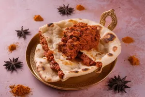 Bhuna Chicken Naan