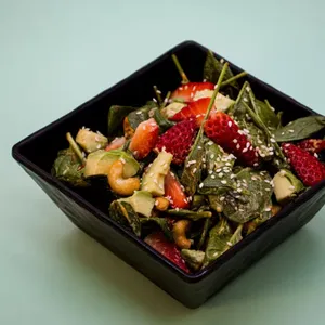 Spicy Avo Cashew Salad