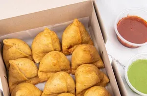 Veg Samosa Bucket (12 Pcs)